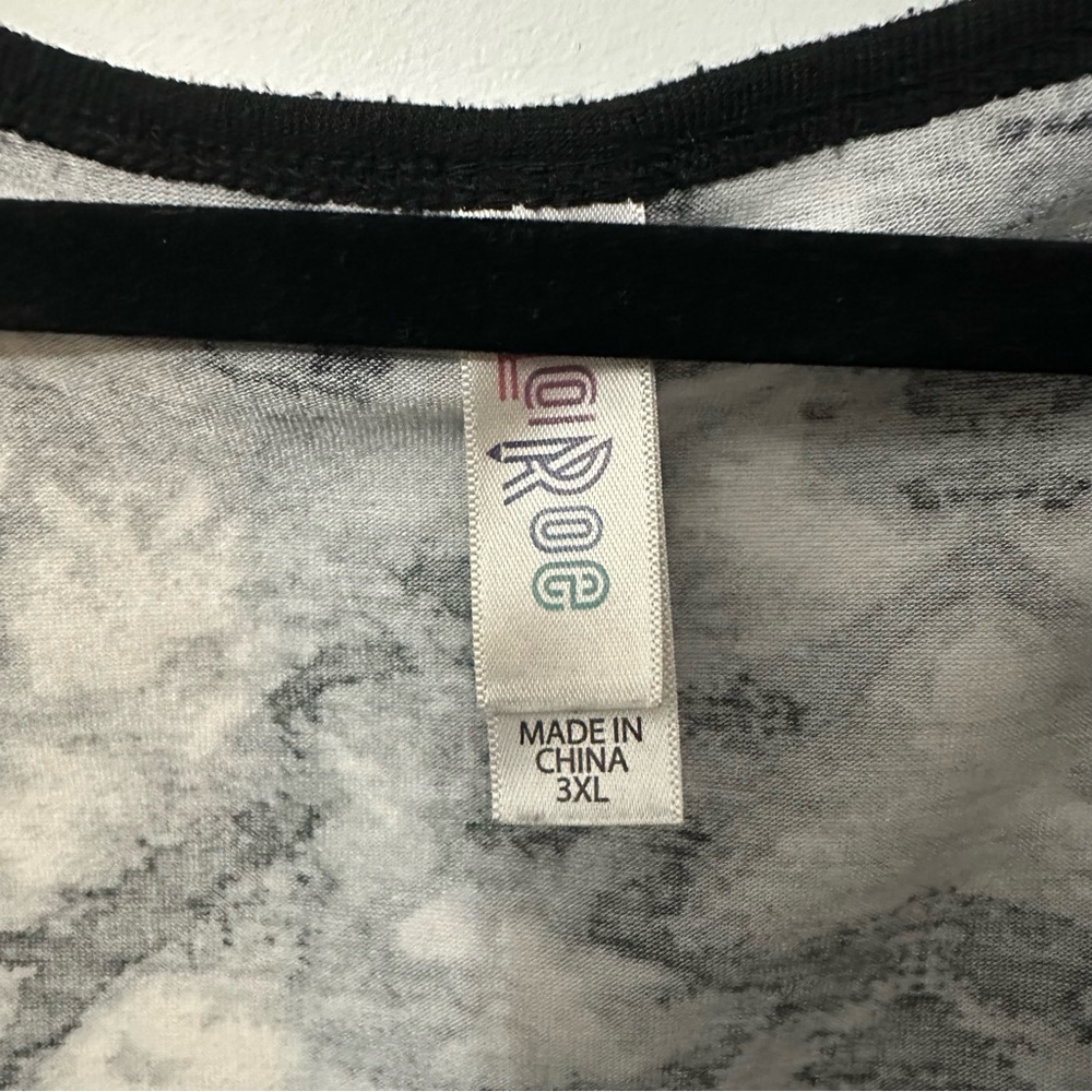 Long Sleeve LuLaRoe Lynnae Tee Top in Tie-Dye! 3X. So comfy with good stretch. - Picture 2 of 3